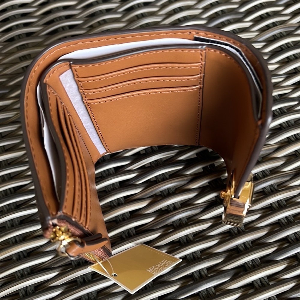 MICHAEL KORS CARMEN MEDIUM LOGO AND FAUX LEATHER WALLET BROWN - Picture 8 of 16